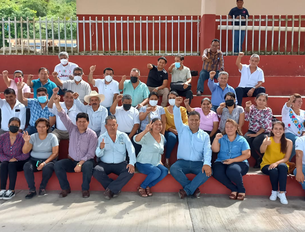 alfredo gomez palacios con maestros de zacatlan